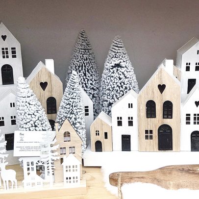 25252-Glende-Weihnachten25-weisse-Haeuser-quer-beaFF1-web1