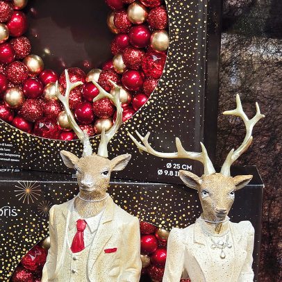 26499-Glende-Weihnachten25-zweiElcheundroteKraenze-beaFF1-web1