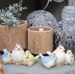 Vogelfamilie in Frühlingsfarbenjpg